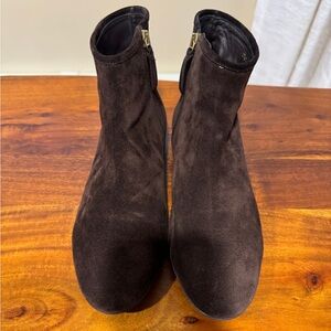 Delman women gently used brown suede bootie.